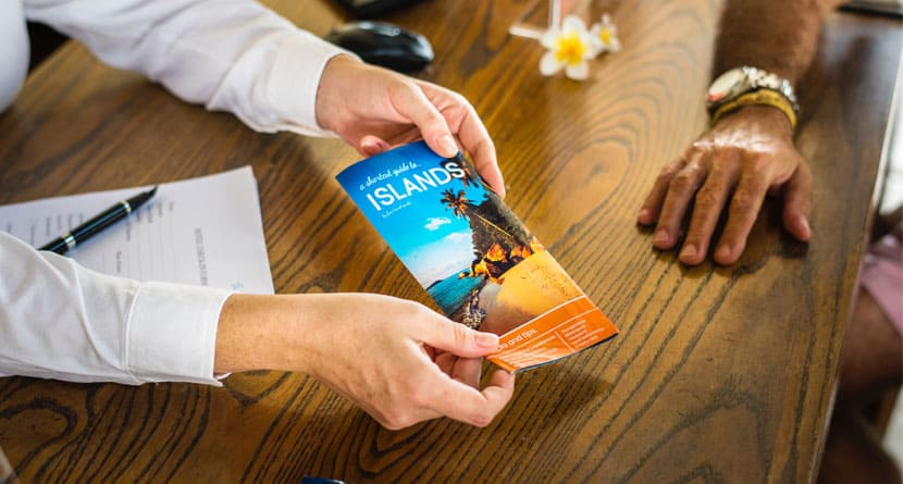 چرا توزیع موثر بروشور می‌تواند فروش شما را افزایش دهد